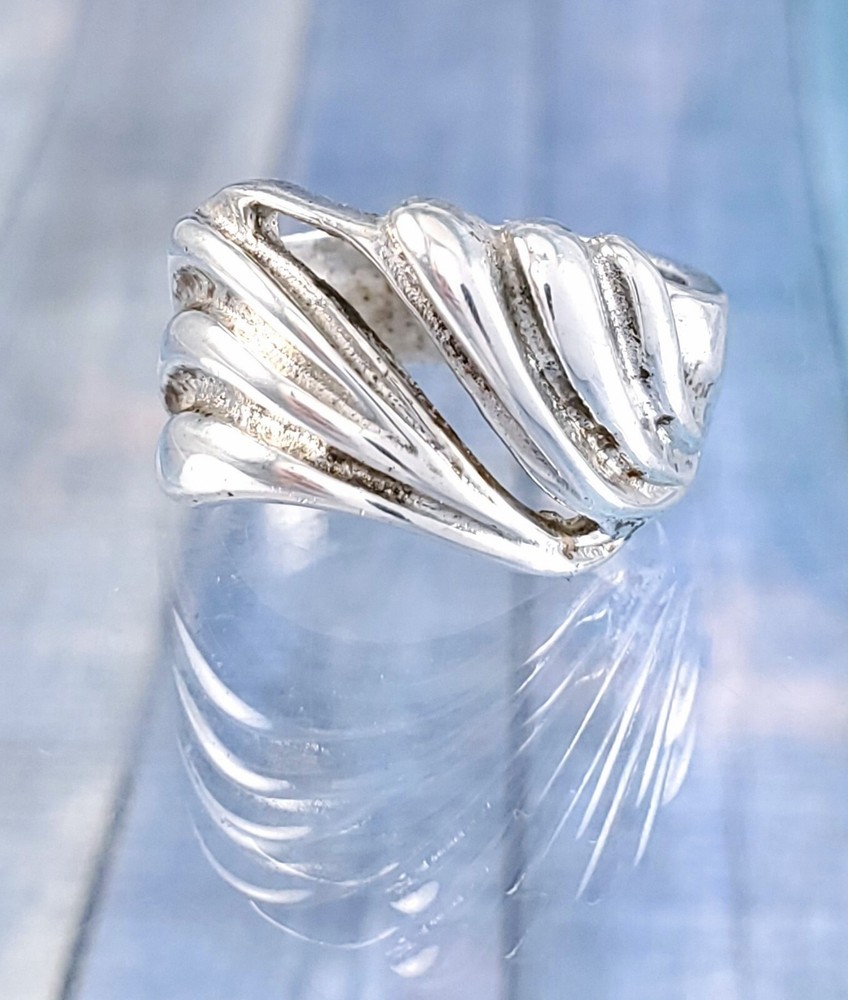 Vintage Modernist Sterling Silver Free Form Dome Ring. Size 6.5