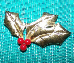 TRIFARI(C)–signed Mistletoe shaped pin-OMG!!