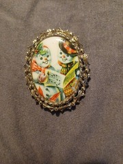 Vintage Snowman & Woman Singing Christmas Carols – Oval Porcelain Brooch (T)