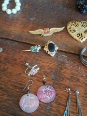 Lot Vintage Costume Jewelry Modern Mixed Wear Craft Resell Necklace Earrings Etc