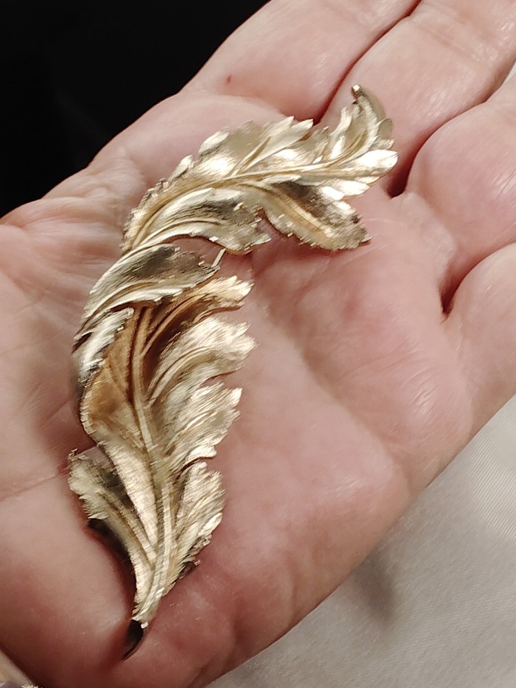 Vintage Signed Lisner Gold Tone Textured Leaf Brooch Vintage Elegant Floral Pin