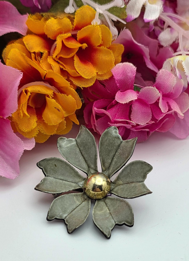 Vintage Gray Enamel Flower Brooch Gold Tone 45mm Mid Century