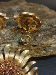 1955-1969 CROWN TAFARI ALFRED PHILIPPE Flower Pin Brooch Clip Earrings Set Vgt