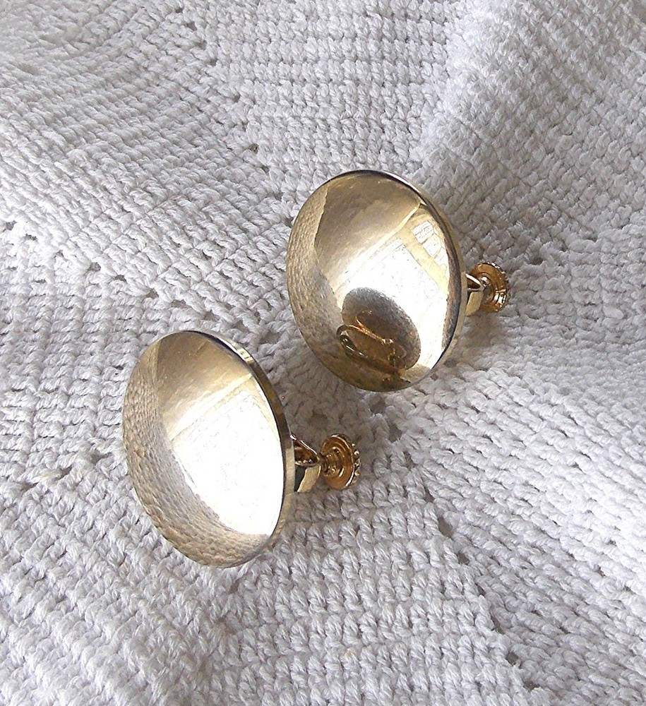 VINTAGE SHINY GOLD TONE 1″ SCREW BACK HINGED STYLE CLIP-ON EARRINGS w/PAT. NO.