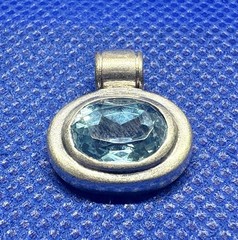 K46 Vintage 4 Ct. Blue Topaz 925 Silver Pendant Art Nouveau Thailand Maker SU