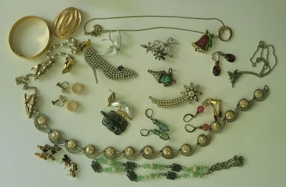 Mixed Lot Of 23 Vintage Jewelry Pieces Many Signed