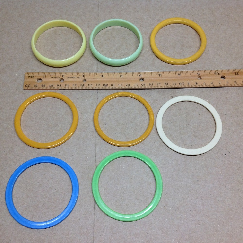 Vtg Lot of 8 Colorful Plastic, Lucite ? , Bakelite ? Stackable Bangle Bracelets