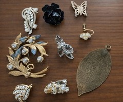 Vtg Craft Jewelry Lot Rhinestone Floral Cameo Etc Collage Art Lot READ
