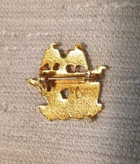 Vintage Lot Of Pins That Vary In Value & Collectibilty All In Good Condition.