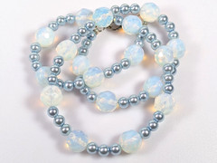 Vtg Opalite Opal Moonstone Glass Opalescent Blue Faux Pearl Bead Necklace