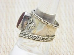 Red Almandine Stone Shield Band Silver Tone Ring Size 7.5 Vintage