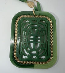 Large Vintage Faux Green Jade LUCITE Pendant (Plastic) Necklace 18.5″