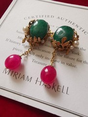 MIRIAM HASKELL 50’S GILT BRASS DANGLE EARRINGS: JADE & RUBY PÂTÉS DE VERRE BEADS