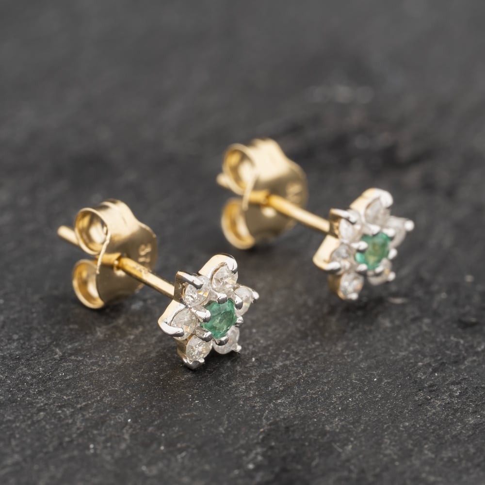 Second Hand 9ct Yellow Gold 0.06ct Emerald & 0.24ct Diamond Flower Cluster St…