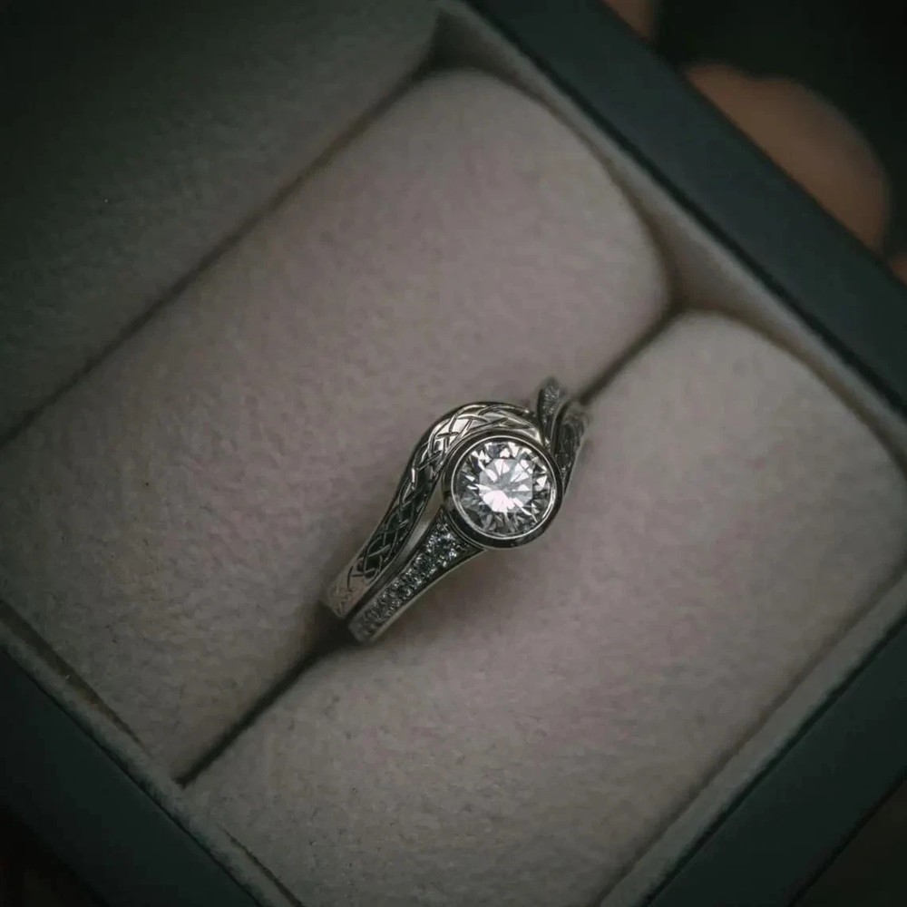 Art Deco Filigree Round Cut Lab-Grown Diamond Wedding Ring Set in 925 Silver