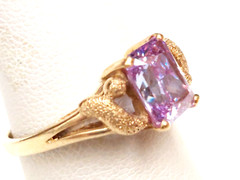 VTG DAINTY 10K SOLID YELLOW GOLD DAZZLING LAVENDER STONE RING SZ 5.75