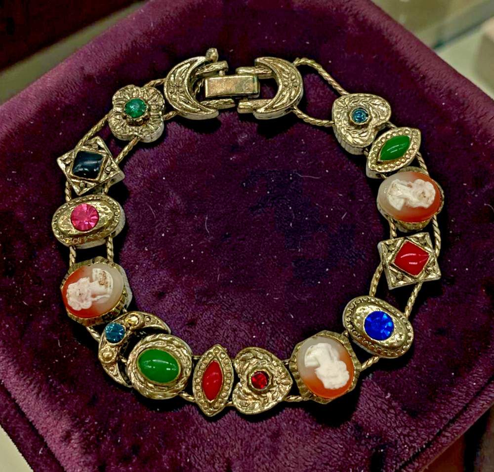 VTG Victorian Revival 14 sliding charms bracelet gold tone Cameo Rhinestone 7″