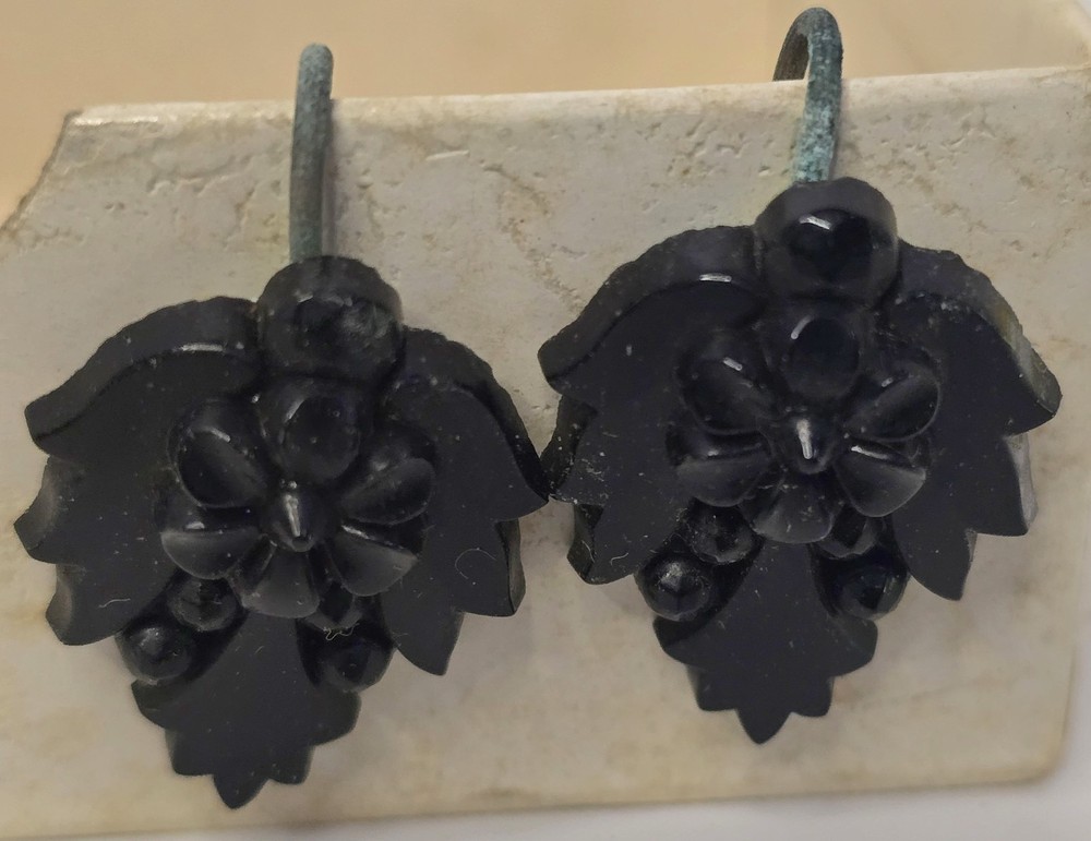 VINTAGE SCREW BACK EARRINGS ● JET BLACK ● Flower And Leaves Design ● Retro Party