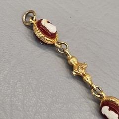Vintage Cameo Bracelet Linked Gold Tone Chain Resin Missing One 6.25″
