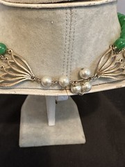 ￼Vtg PLASTIC MULTI STRAND WHITE AND GREEN NECKLACE – 1950’s- Costume Jewelry