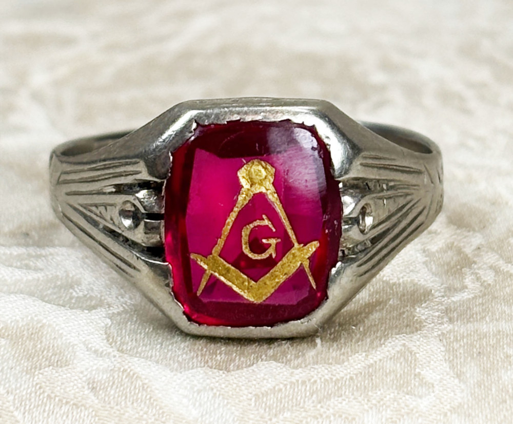 Vintage Silver Tone Red Stone Ring Masonic Signet Fraternity FreeMason 12 3/4