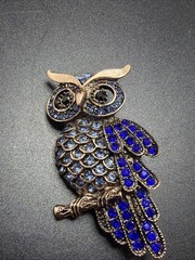 RHINESTONE OWL BROOCH! Bird Motif Pin. Deep Sapphire Blue Faceted Crystals.