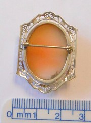 Vintage 10K White Gold Filigree Shell Cameo Female Wearing Flower Brooch 33x23mm