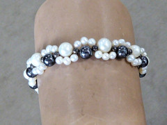 VINTAGE HAND STRUNG CULTURED WHITE AND BLACK PEARL BRACELET 8 ” STERLING CLASP