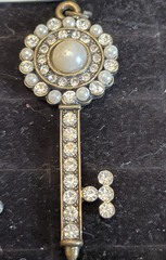 Vintage Jewelry Lot 9 Pc Bead Bracelet Key Frog Circle Pins Brooch Waltham Watch