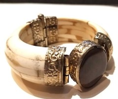 3 vintage India bone horn brass hinged clamper medallion cab gem bracelets