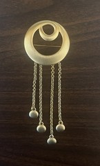 VTG Tona Brooch Signed 4″ Brushed Gold Tone Circles & Charms Dangling Chains