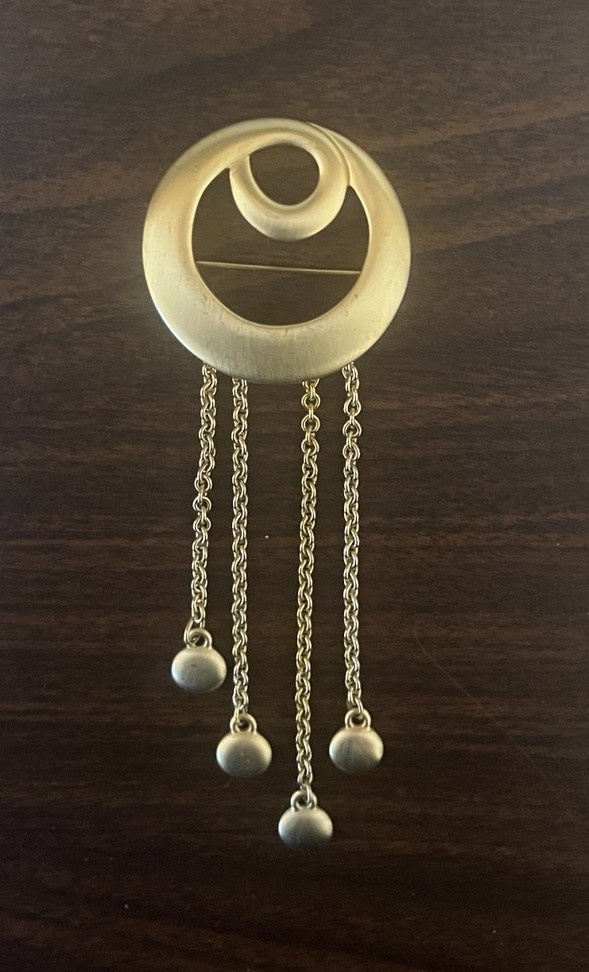VTG Tona Brooch Signed 4″ Brushed Gold Tone Circles & Charms Dangling Chains