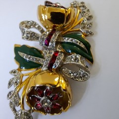 Coro Duette Quivering Camillas Brooch Red & White Stones Green Enamel Gold Tone