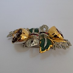 Coro Duette Quivering Camillas Brooch Red & White Stones Green Enamel Gold Tone