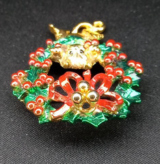AJC Christmas Wreath Cat Hanging Brooch Pin