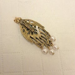 Vtg SARAH COVENTRY Pendant Gold Tone Simulated Emerald & Pearl
