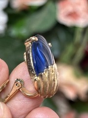 57. Rare Crown TRIFARI Gold tone Blue Oval Cabochon Clip on Earrings 14.7g, 21mm