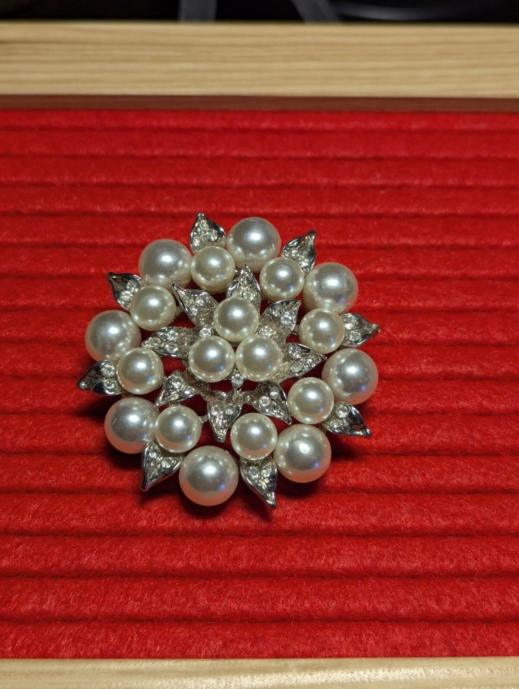 Rhinestone & Pearl Sunburst Pin back Brooch 2″ Faux Pearl