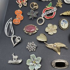 30+ Brooches Various Designs, Colors, Sizes Little To No Wear Vintage-Modern
