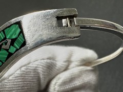 VINTAGE MEXICO STERLING SILVER & MALACHITE HINGED BANGLE BRACELET M110
