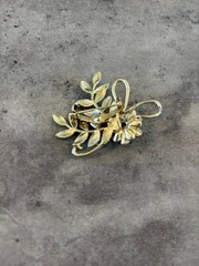 Vintage Gold Tone Flower with Leaves Brooch Pin