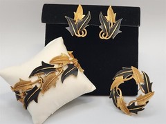 Vintage Mode Art Black & Gold Tone Leaf Bracelet, Brooch, Clip Earrings Set