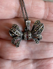 Vintage 925 Sterlling Silver Marcasite Bow Pendant Necklace 18″ Curb Link Chain