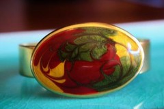 Vintage Push On Bracelet Enamel Flower & Leaves Oval Disc in Gold Tone VGC 38
