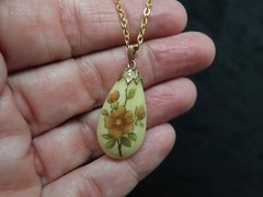 Vintage 1980’s Flower Motif Drop Dangle Necklace