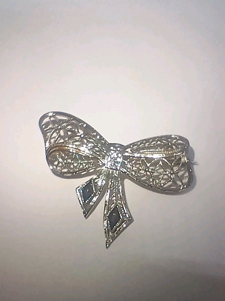 Vintage 10 Kt White Gold Belais Sapphire Bow Pin