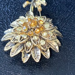 Vintage 1960’s Amber/Clear Rhinestone Goldtone Flower Brooch Pin w/ Secure Clasp