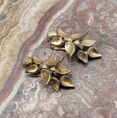 Vintage 1+1/2″ Trifari layered clip on earrings, rose gold tone