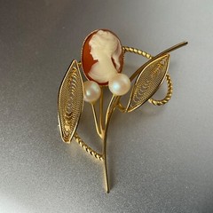 Cameo Lot Brooch & 2 Stick Pins Gold Tone Resin Faux Pearl Vintage UNBRANDED