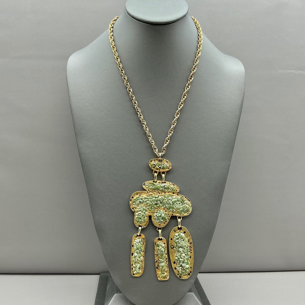 Necklace Women Gold Tone Green Jade Nugget Brutalist Pendant Vintage 24 Inch